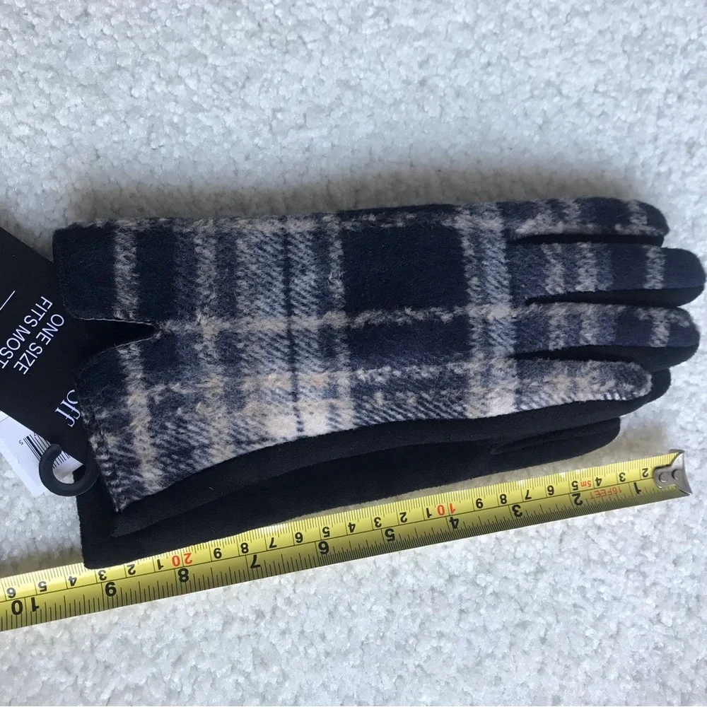 NWT Top It Off Plaid Touchscreen Gloves - One Size fits most